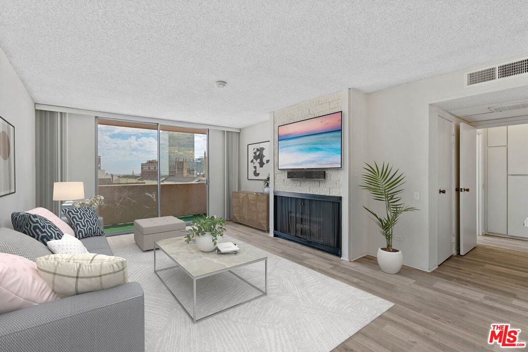 421 La Fayette Park Pl - Photo 1