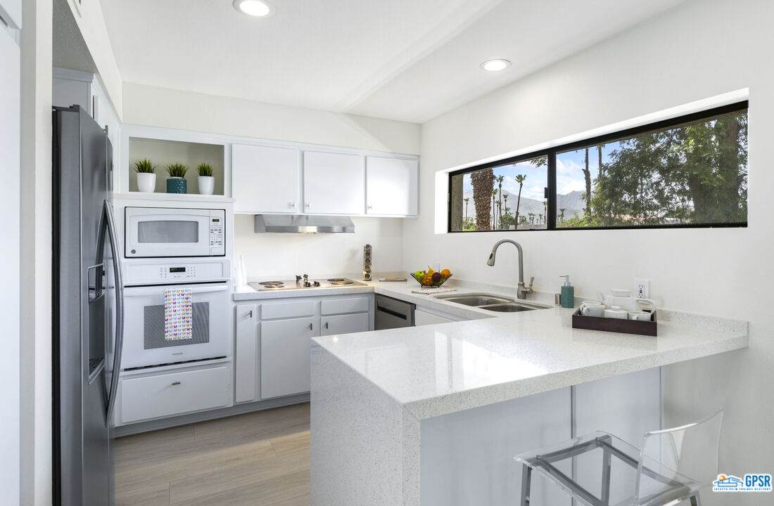 261 La Verne Way - Photo 1