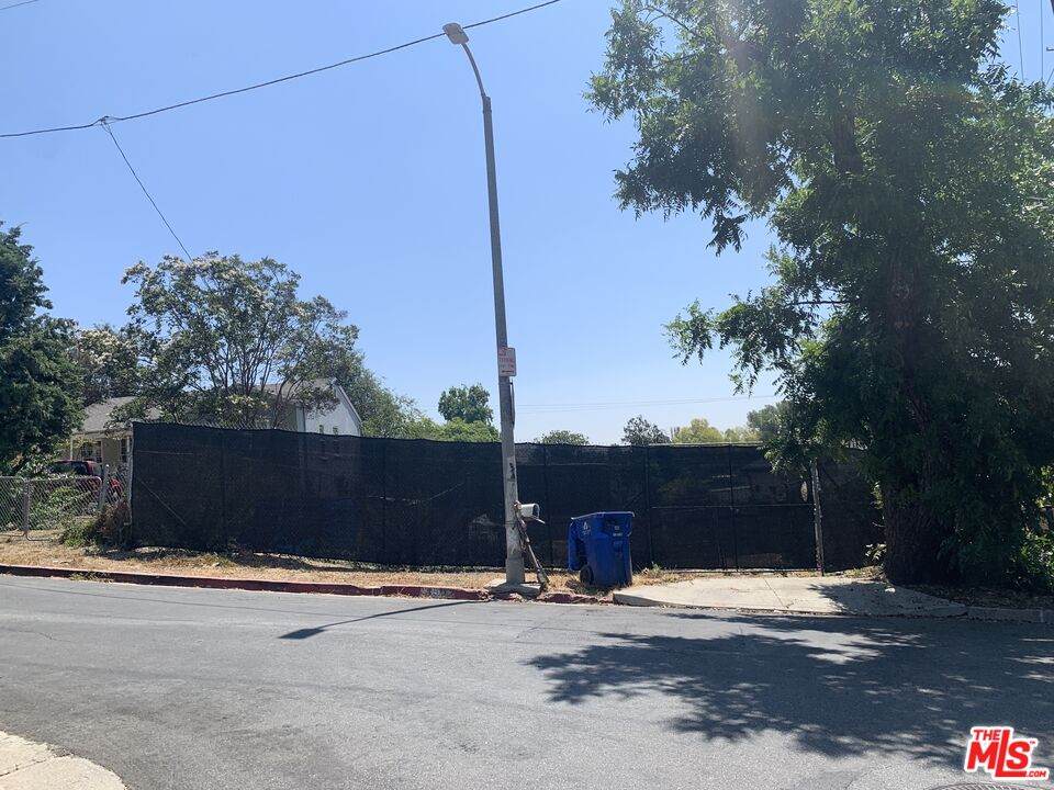 4502 Lowell Ave - Photo 1