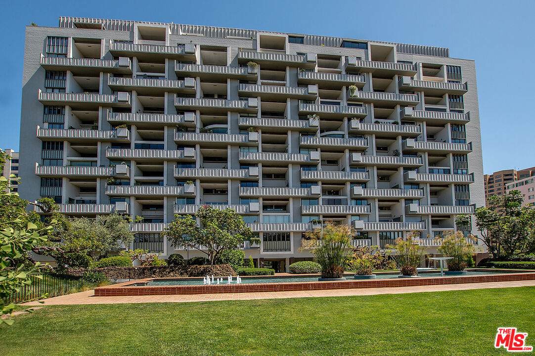 10375 Wilshire Blvd - Photo 1