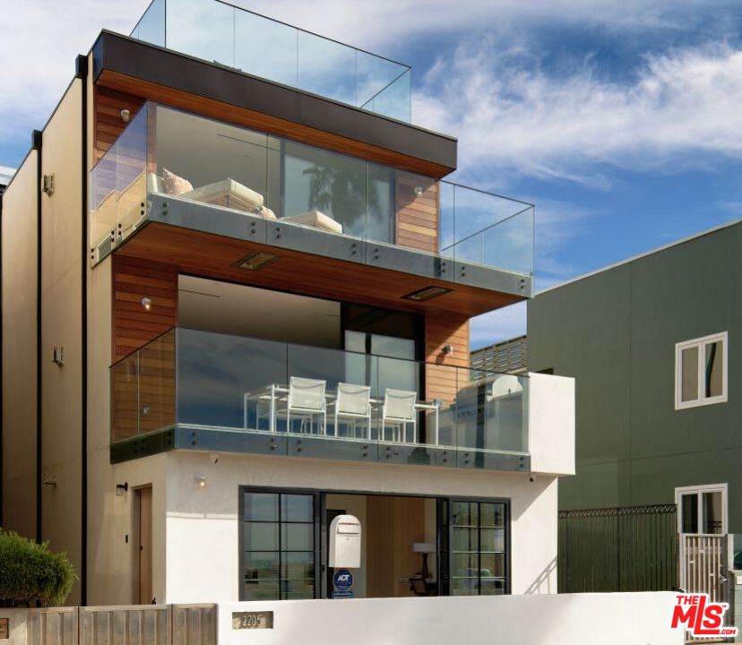 2205 Ocean Front Walk - Photo 1