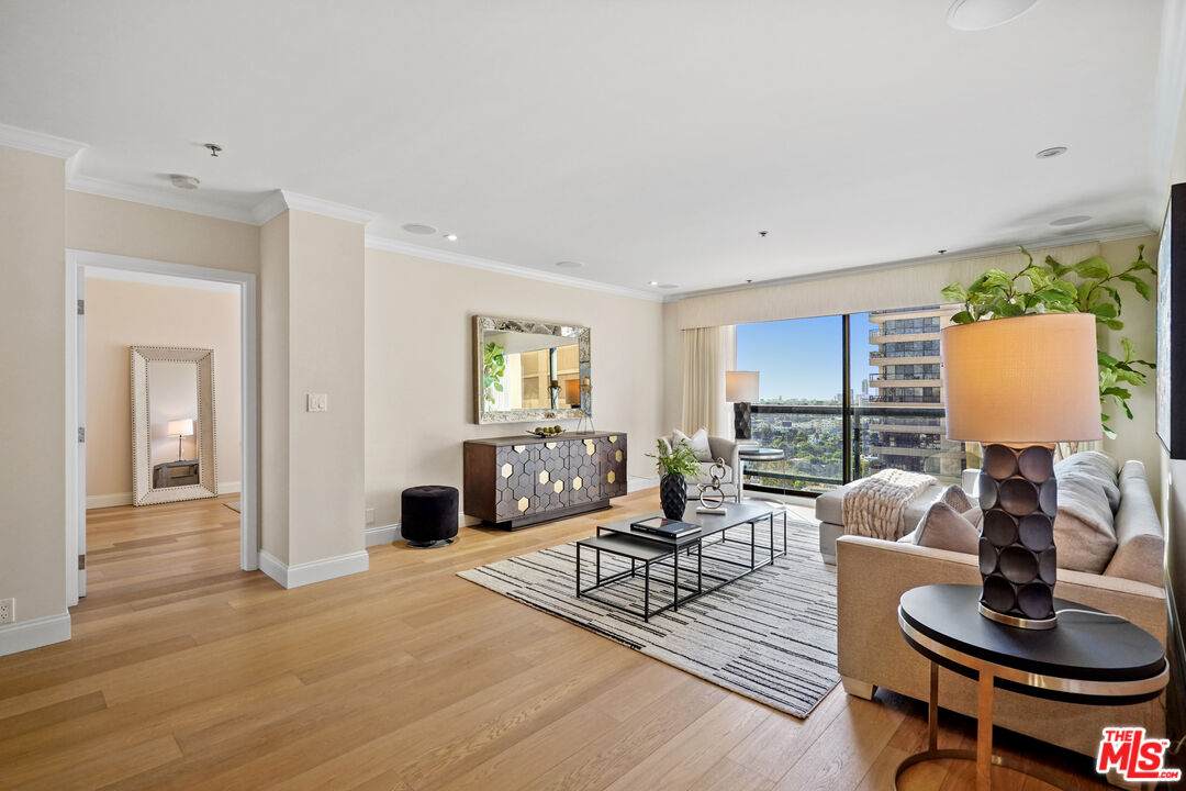 10724 Wilshire Blvd - Photo 1