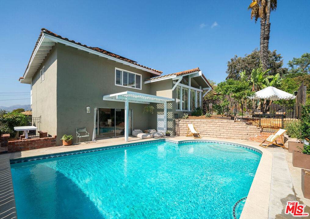 4748 Round Top Dr - Photo 1