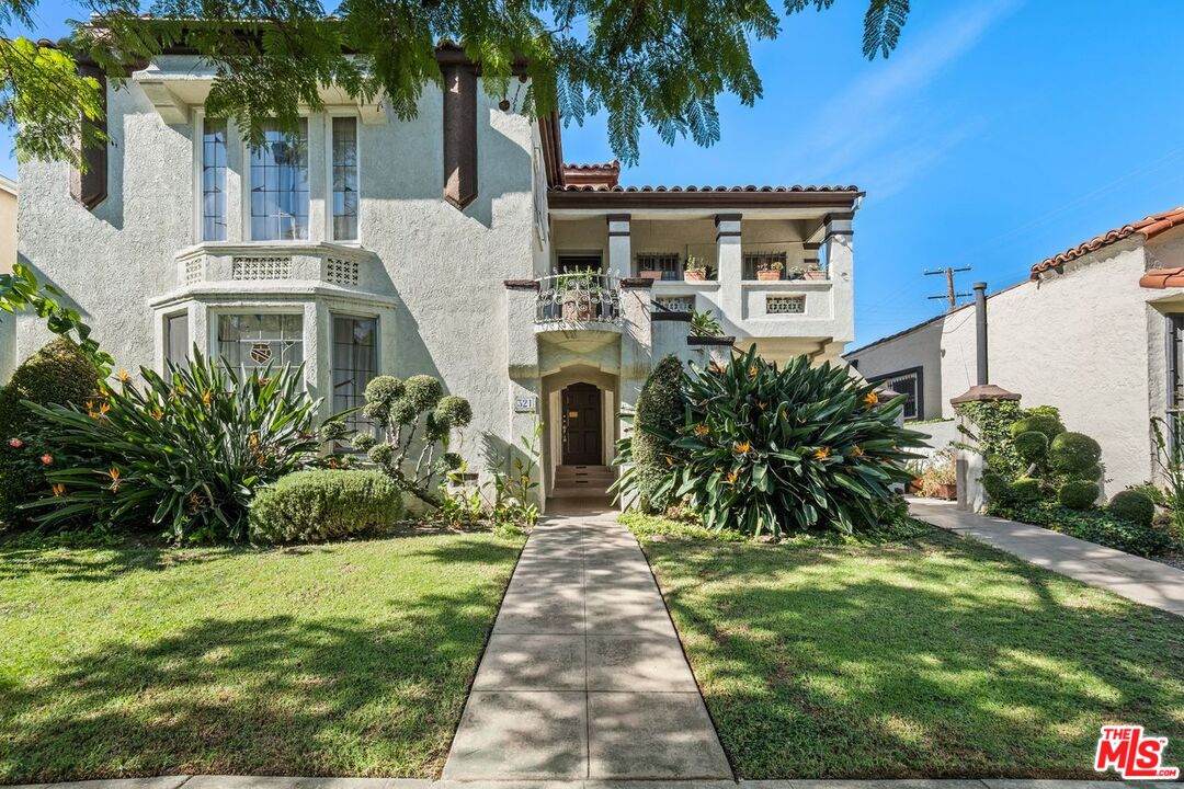 321 La Peer Dr - Photo 1