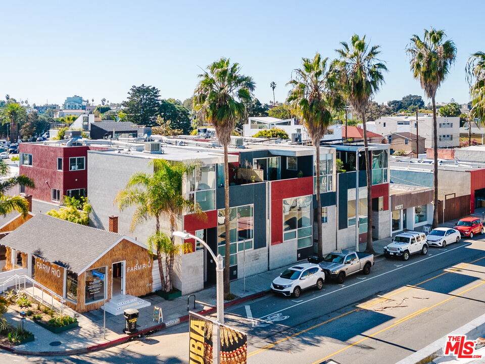 1320 Abbot Kinney Blvd - Photo 1