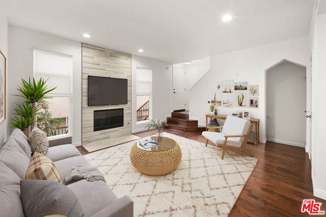 713 Sycamore Ave - Photo 1