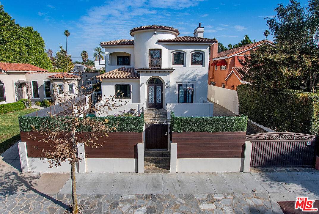 420 Citrus Ave - Photo 1