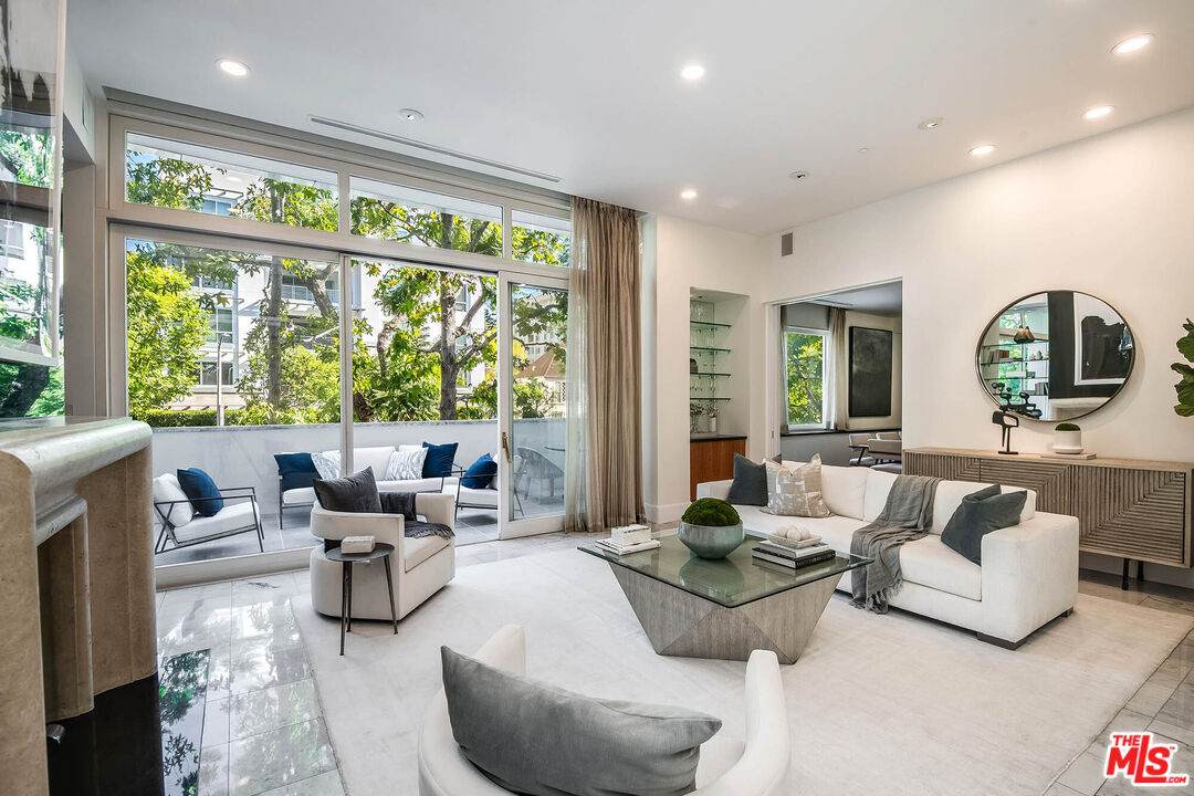 455 Palm Dr - Photo 1