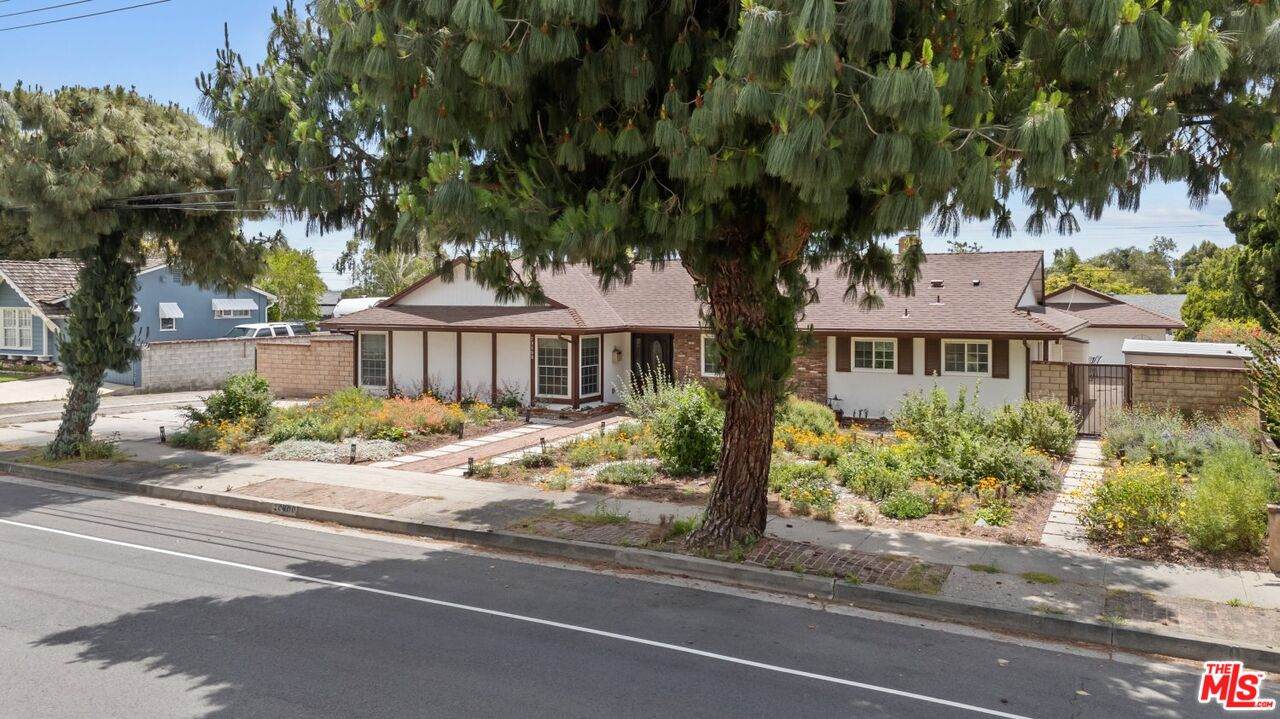 20800 Chatsworth St - Photo 1