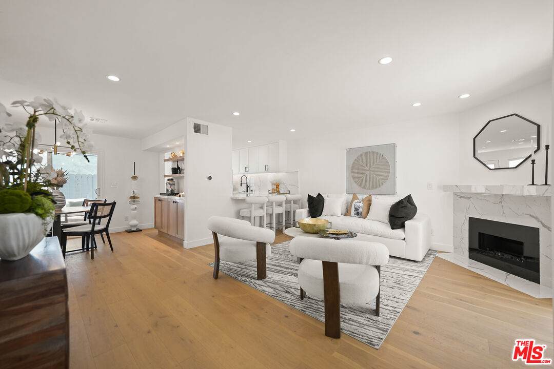 1239 9th St - Photo 1