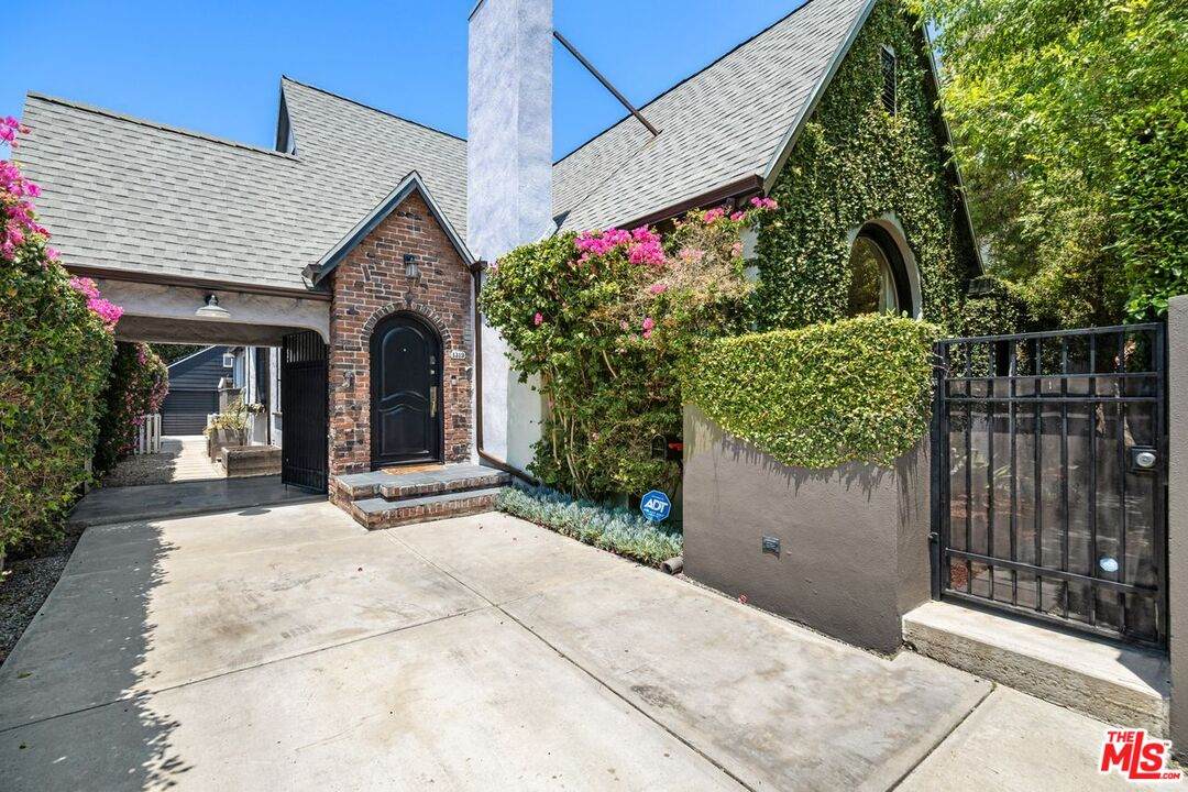 1319 Ogden Dr - Photo 1