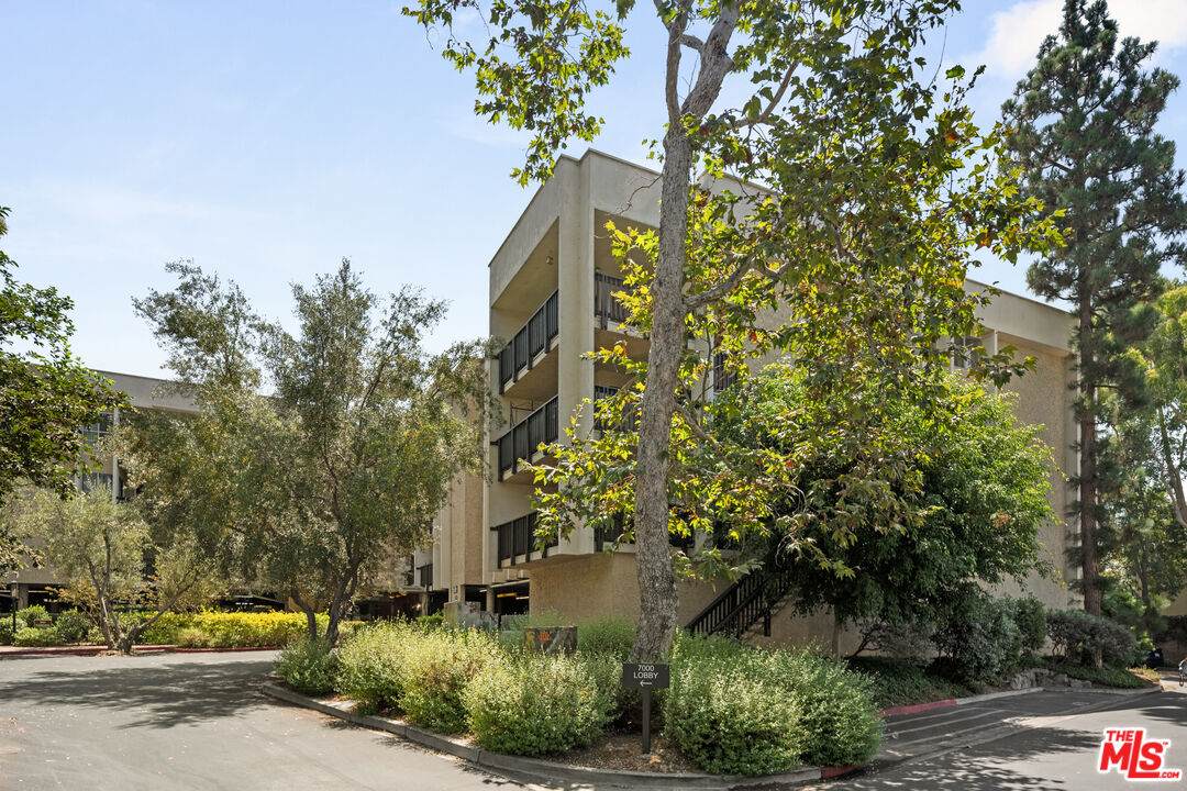 7202 Raintree Cir - Photo 1