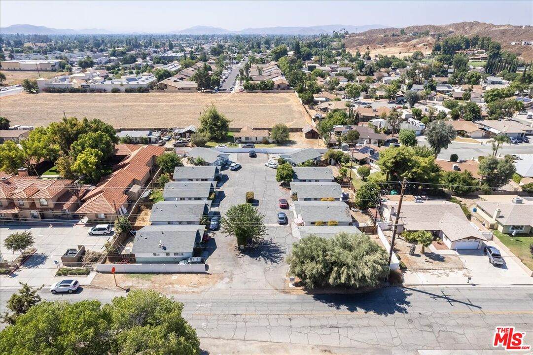 171 Hemet St - Photo 1