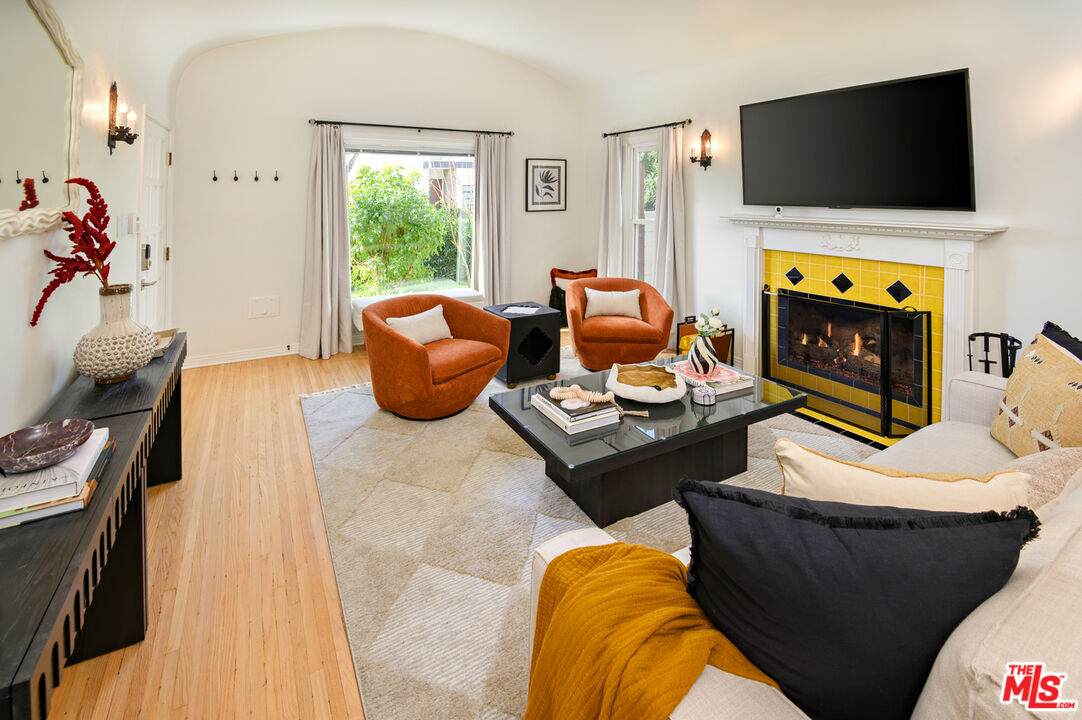 502 Gardner St - Photo 1