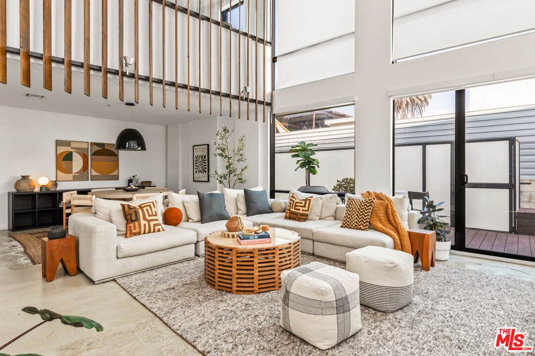 700 Main St - Photo 1