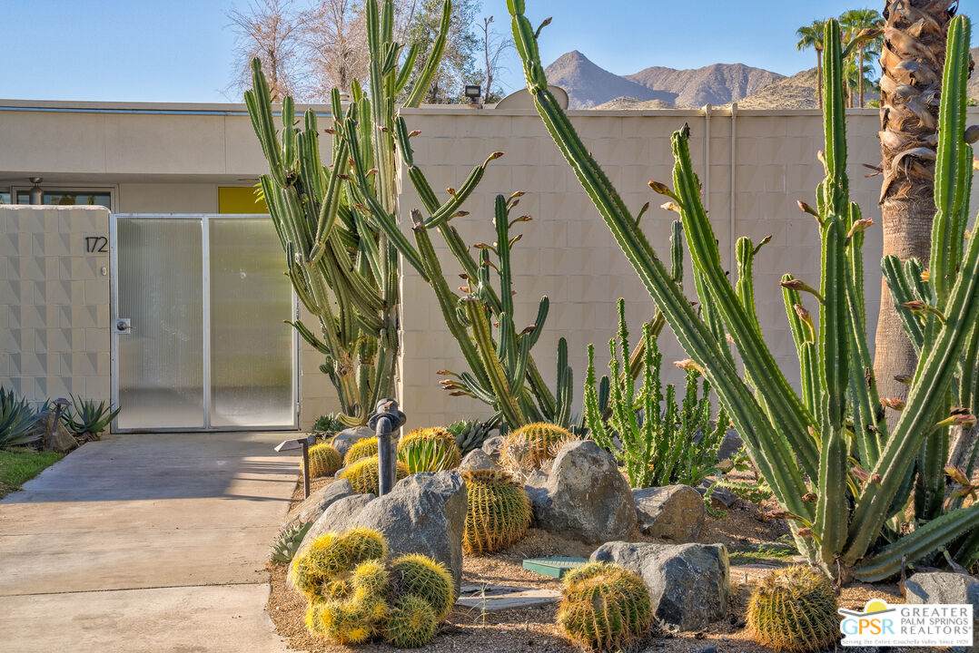 172 Desert Lakes Dr - Photo 1
