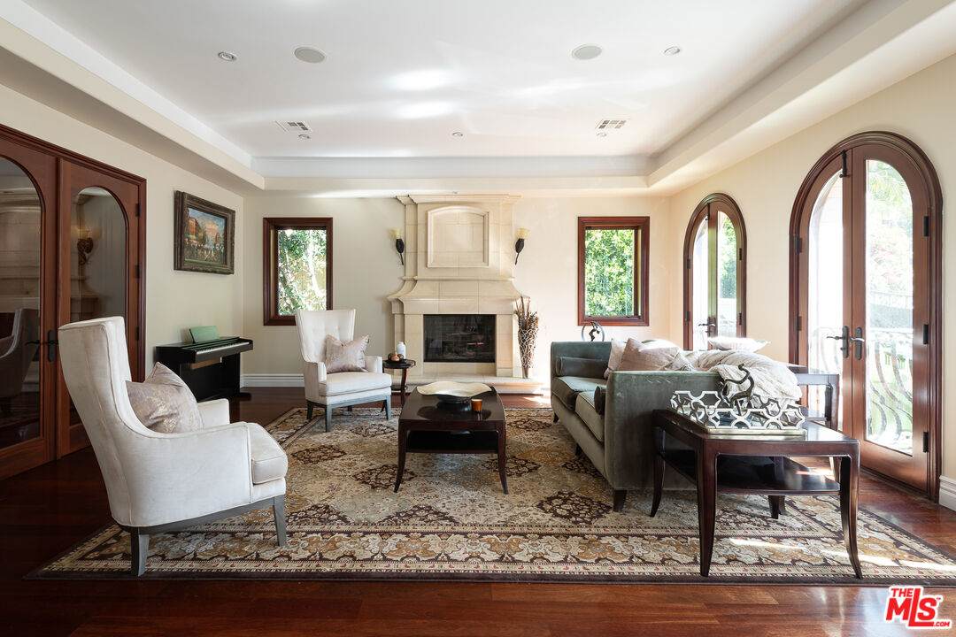 1191 Bundy Dr - Photo 1