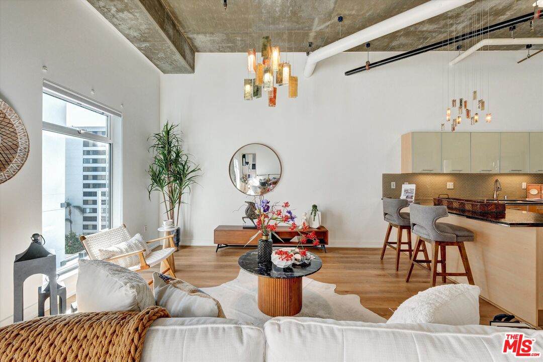 645 9th St - Photo 1