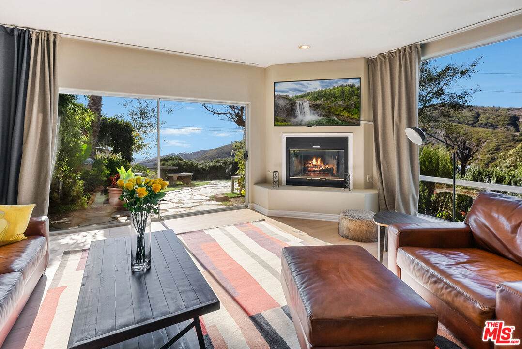 4350 Hillview Dr - Photo 1