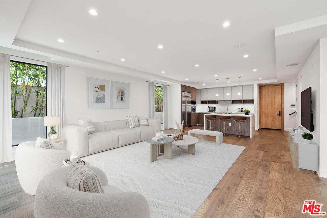 725 Croft Ave - Photo 1