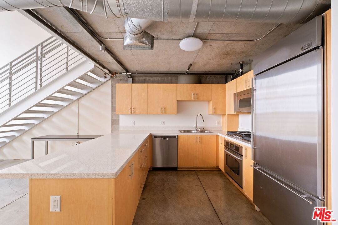 1130 Flower St - Photo 1