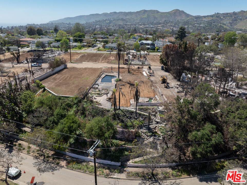 651 Erskine Dr - Photo 1