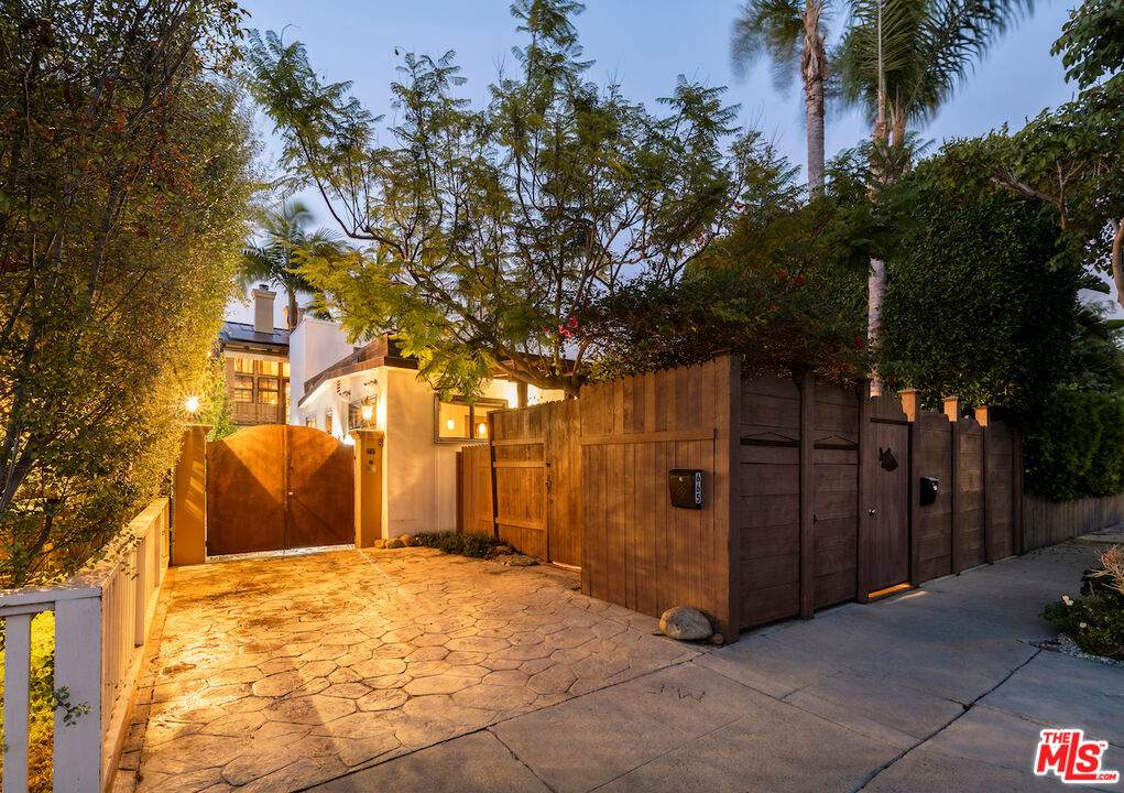 667 Santa Clara Ave - Photo 1