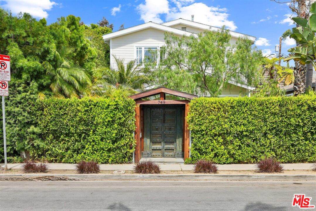 749 Milwood Ave - Photo 1