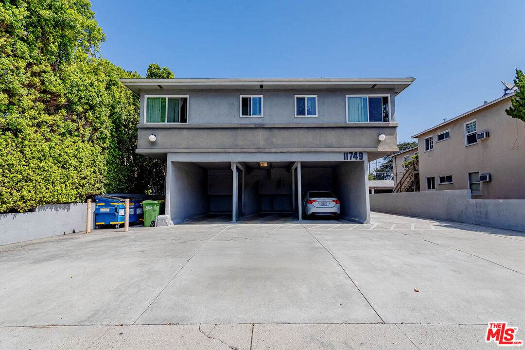 11749 Riverside Dr - Photo 1
