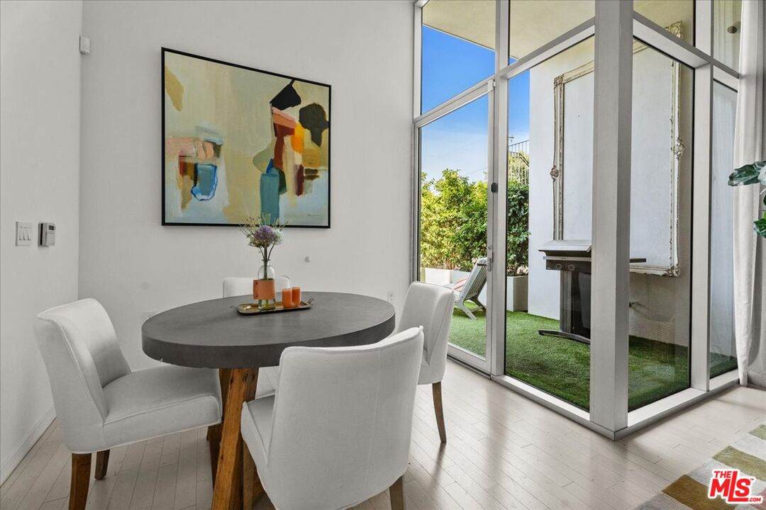 7917 Willoughby Ave - Photo 1