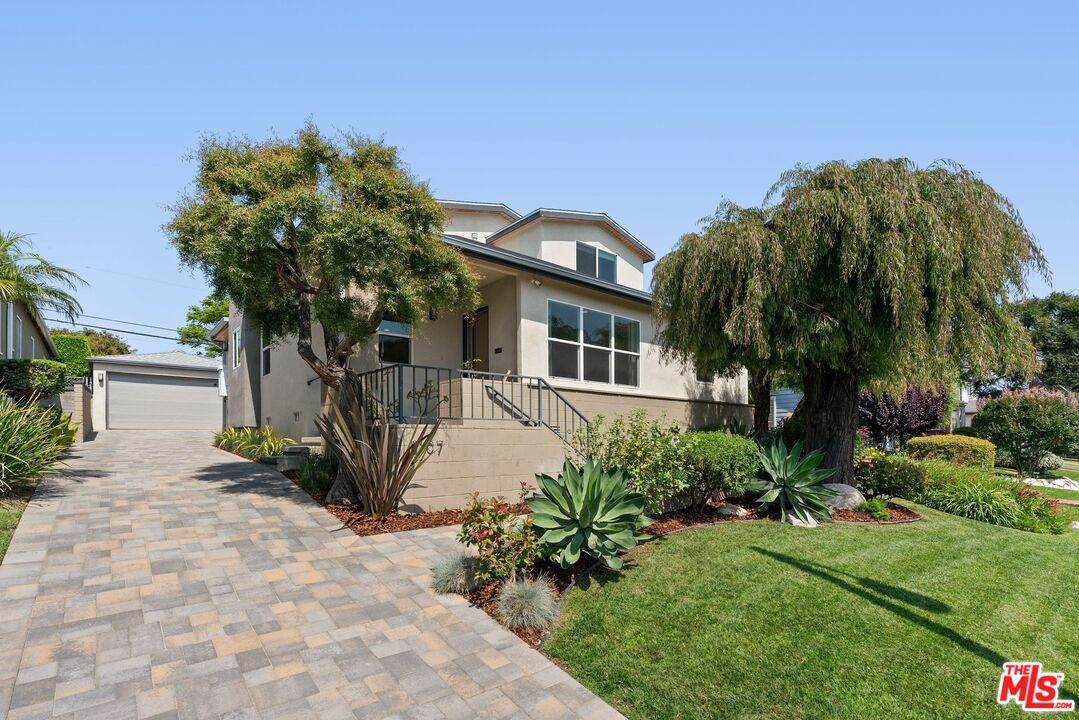 8107 Yorktown Ave - Photo 1