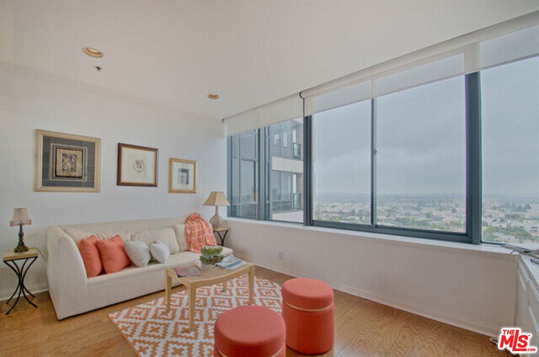 10724 Wilshire Blvd - Photo 1