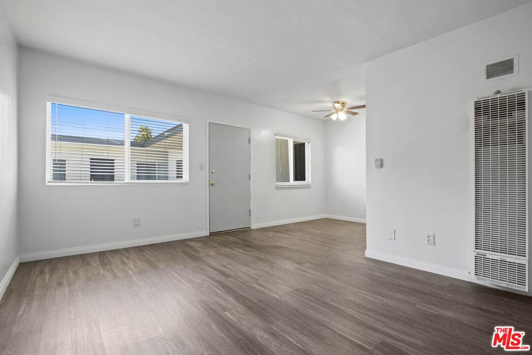 115 Oak St - Photo 1