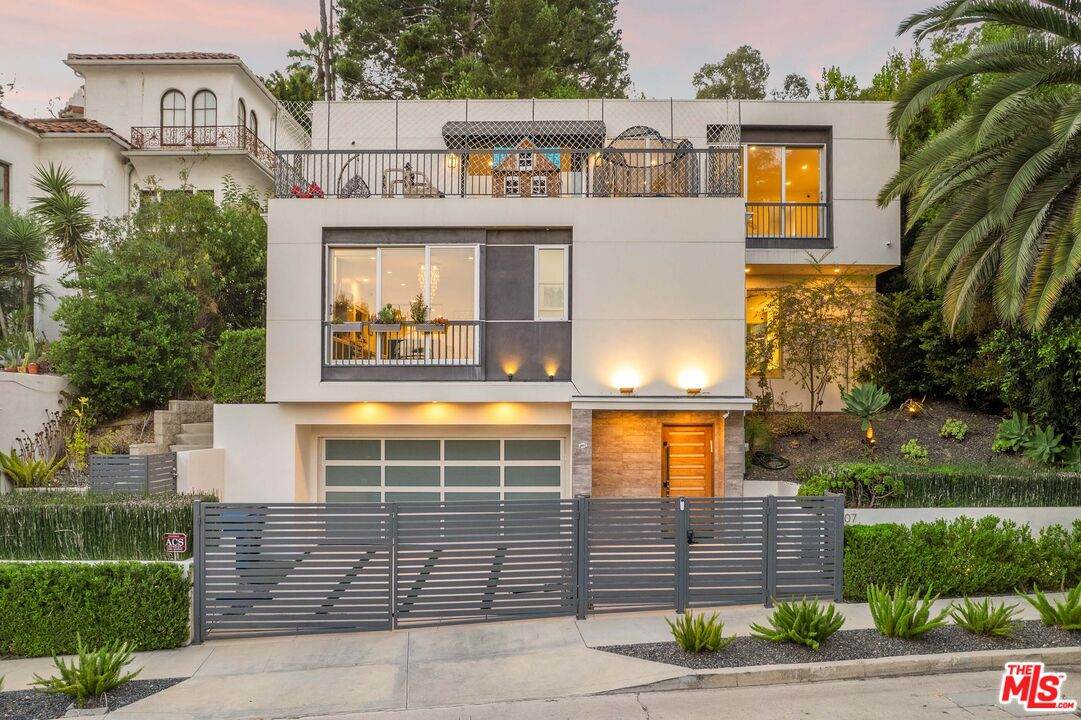 6607 Cahuenga Ter - Photo 1