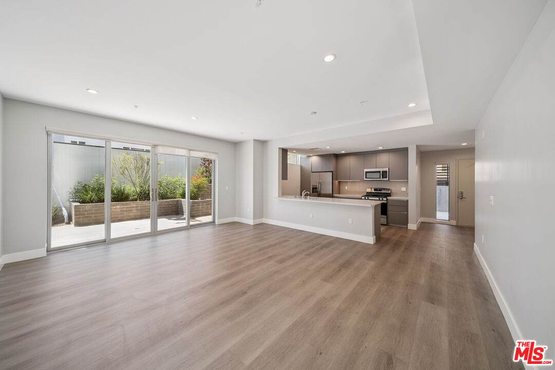 1223 Hayworth Ave - Photo 1