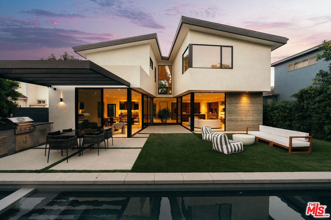 2831 Malcolm Ave - Photo 1