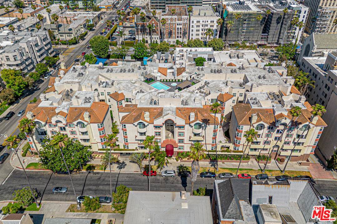 620 Gramercy Pl - Photo 1