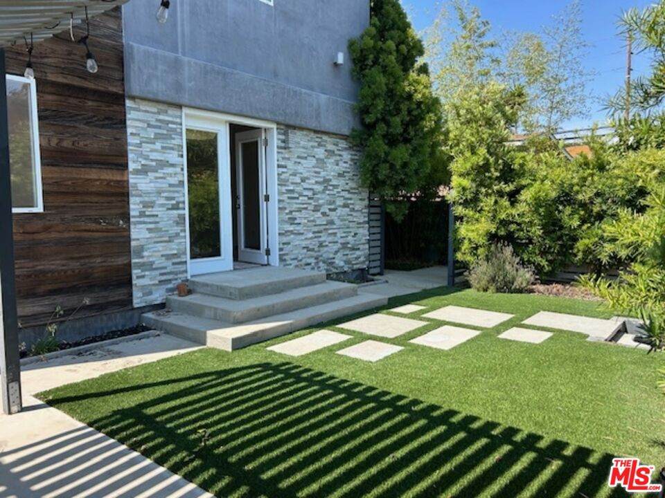 653 Sunset Ave - Photo 1