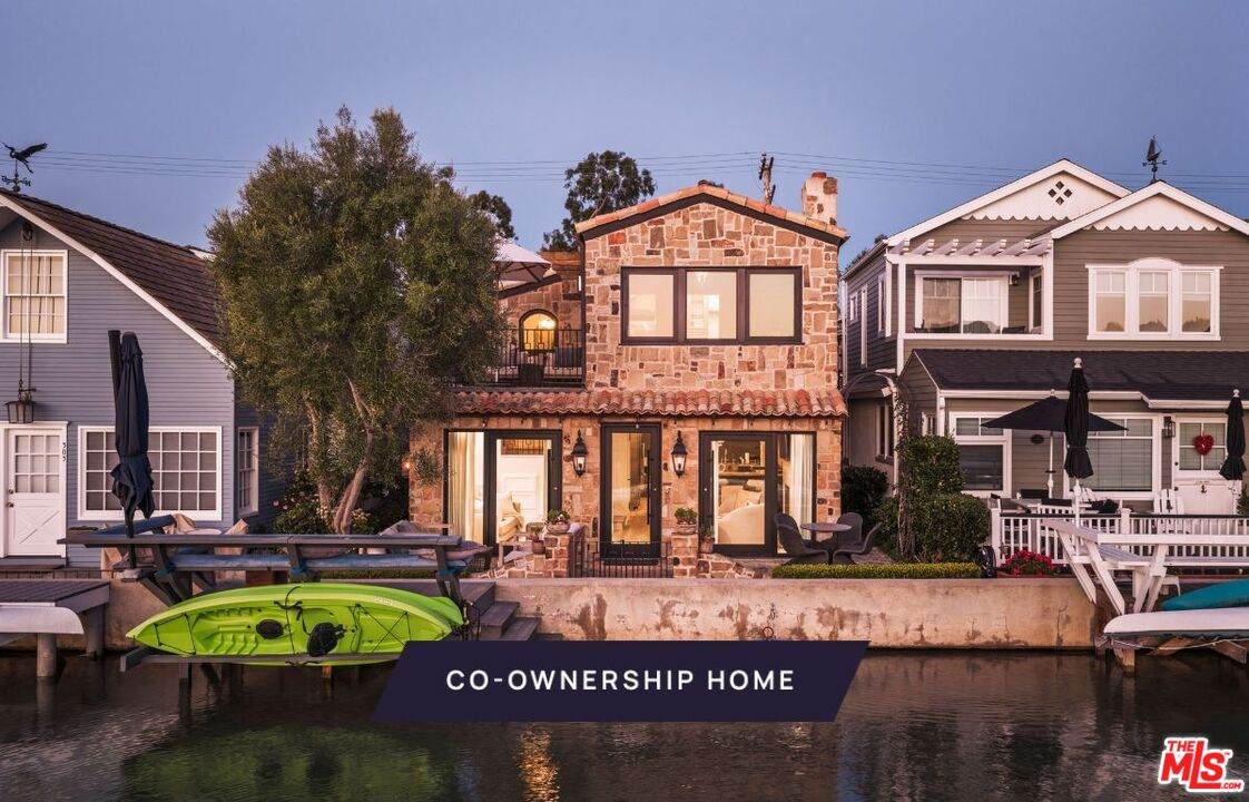 305 Grand Canal - Photo 1