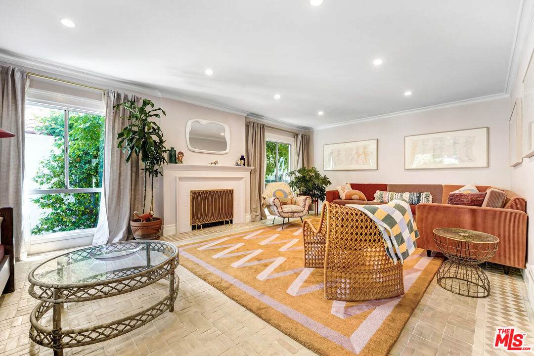 2049 Berendo St - Photo 1