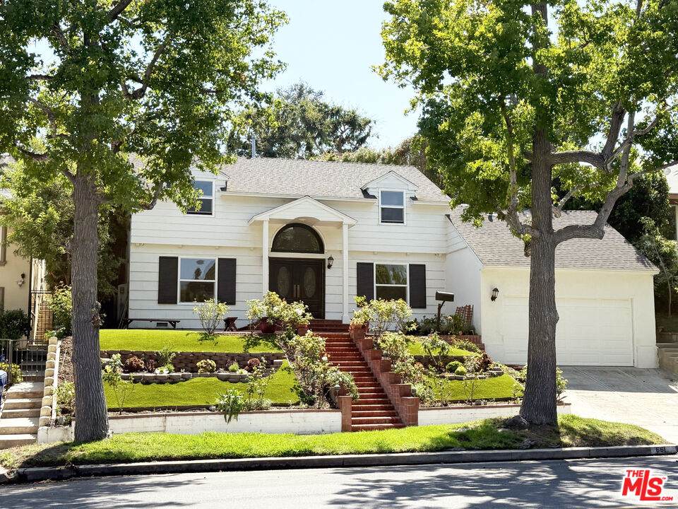 661 Warner Ave - Photo 1