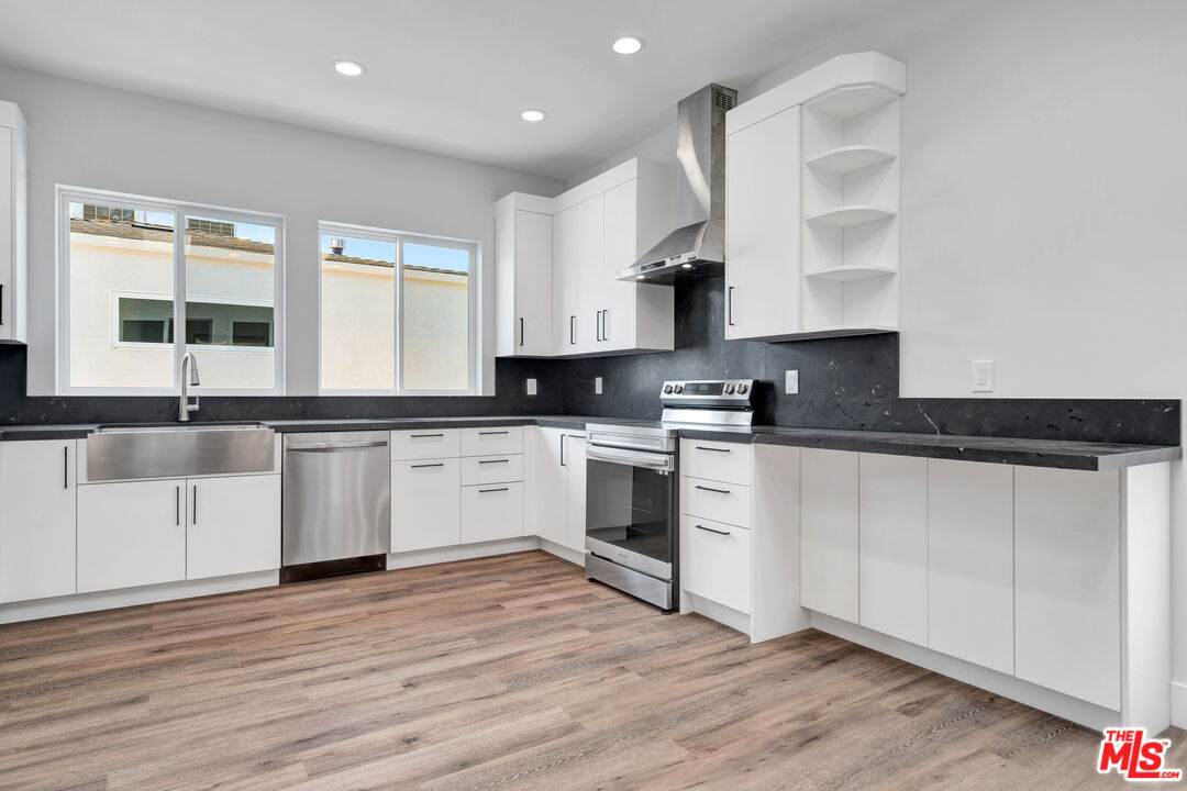 11611 Burbank Blvd - Photo 1