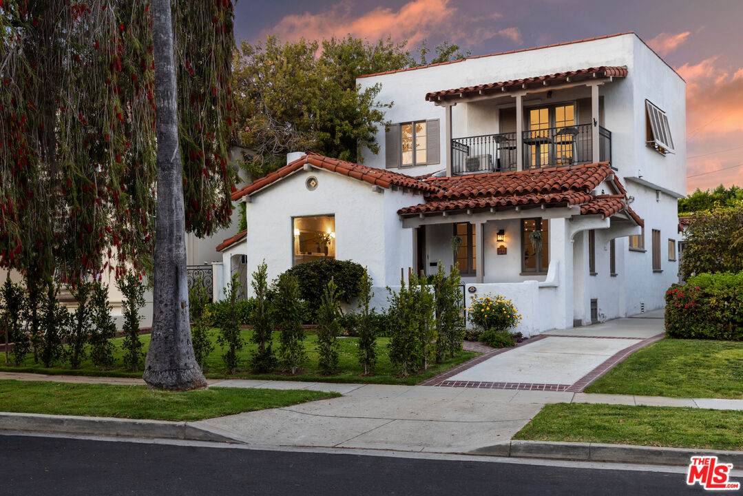 864 Wellesley Ave - Photo 1
