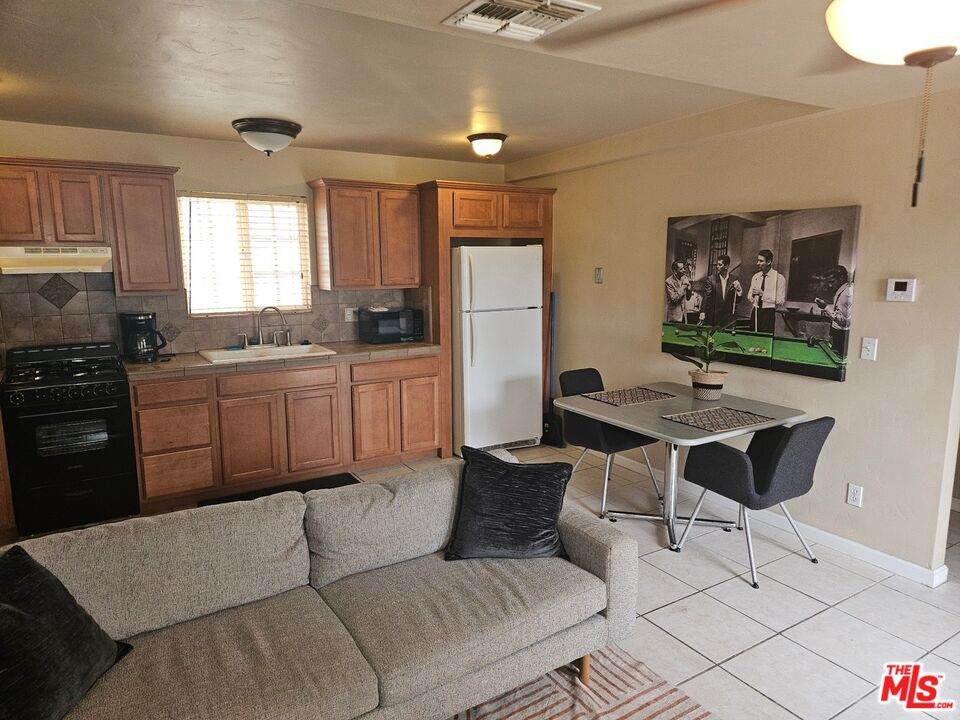 541 Calle Amigos - Photo 1