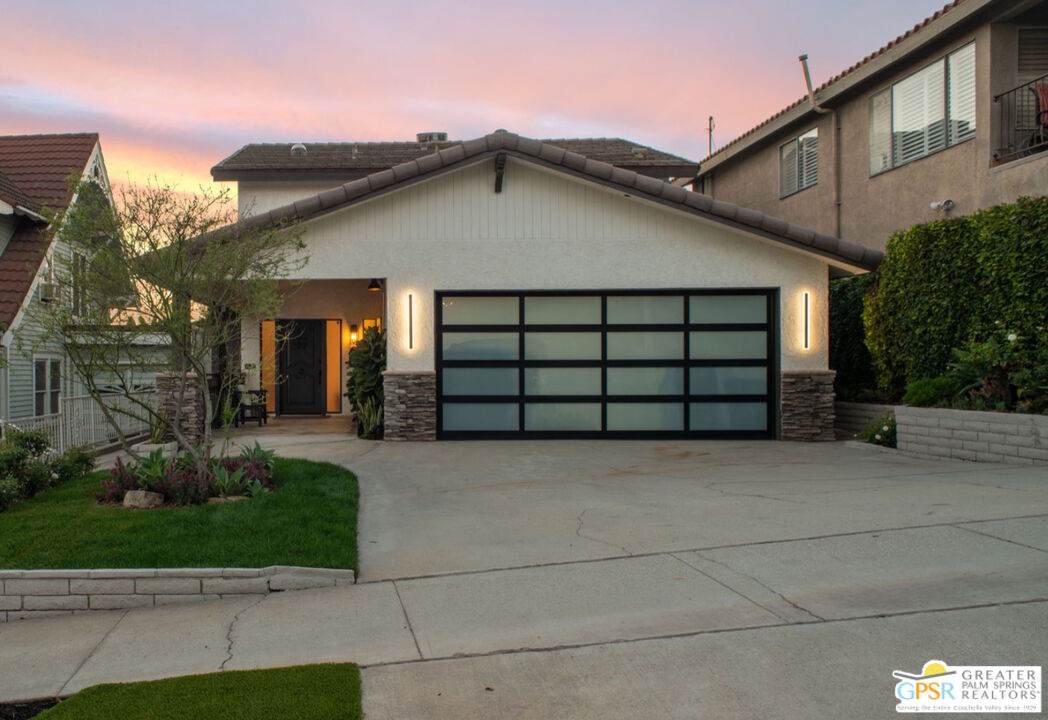 2071 Raymond Ave - Photo 1
