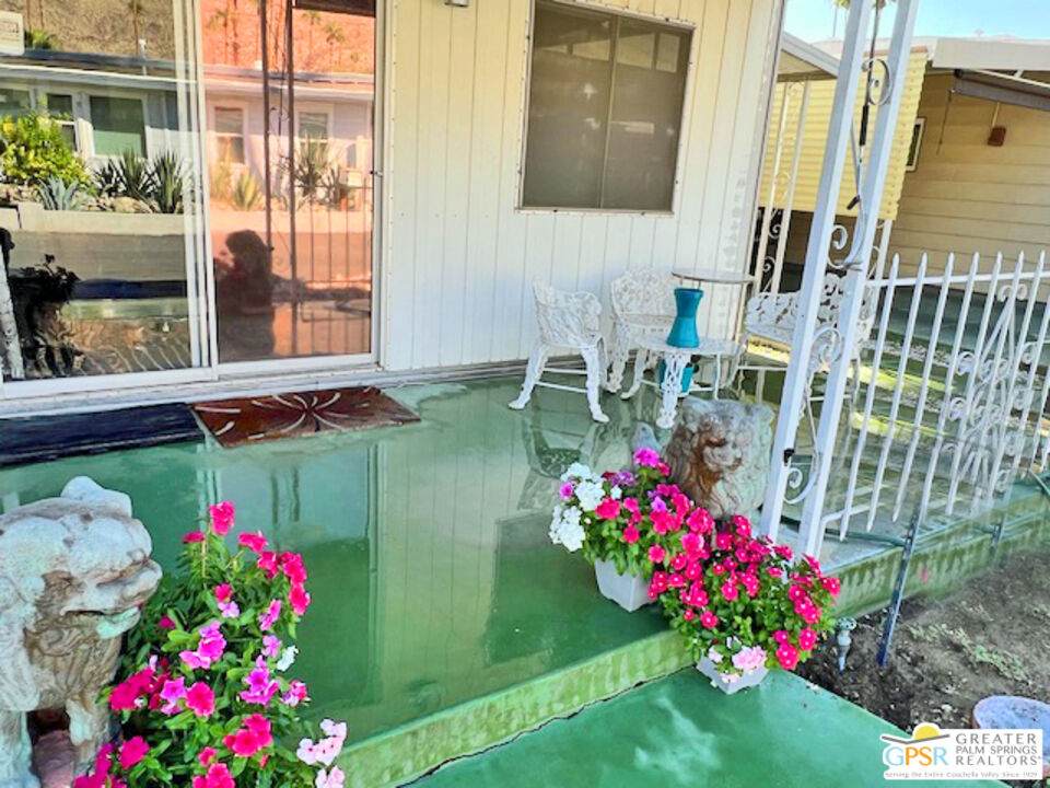 272 Araby St - Photo 1