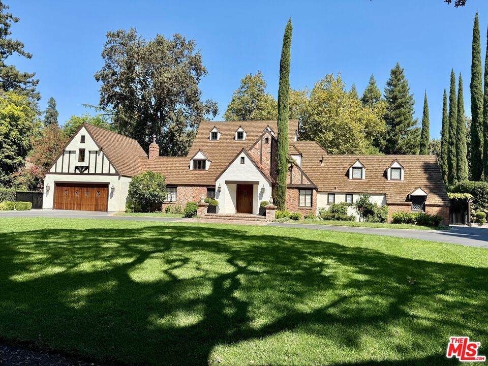 530 Hawthorn Rd - Photo 1
