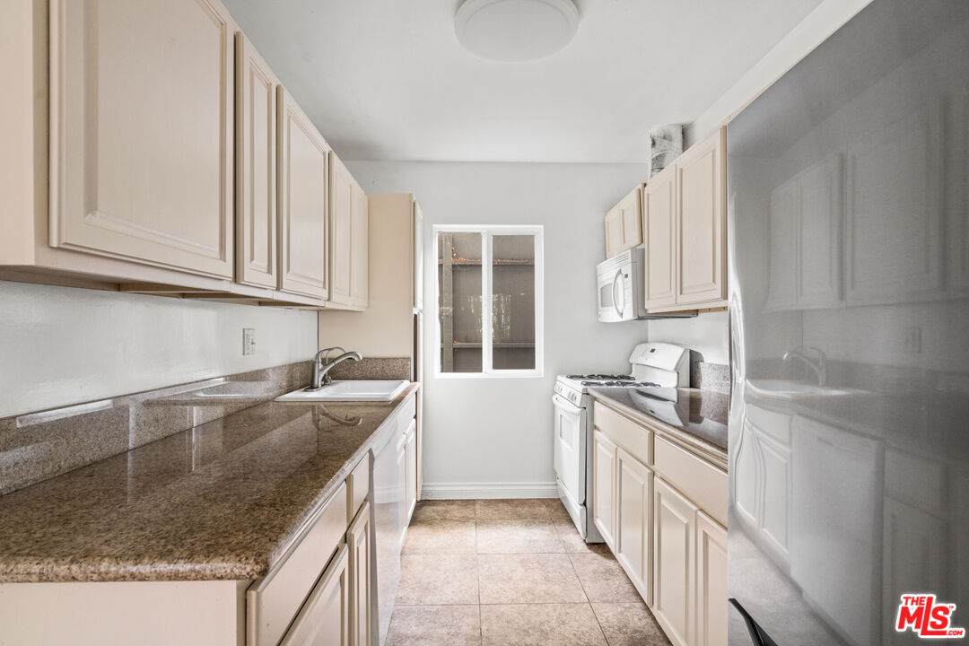 616 Vernon Ave - Photo 1