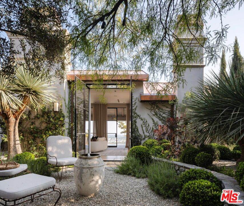 9360 Readcrest Dr - Photo 1