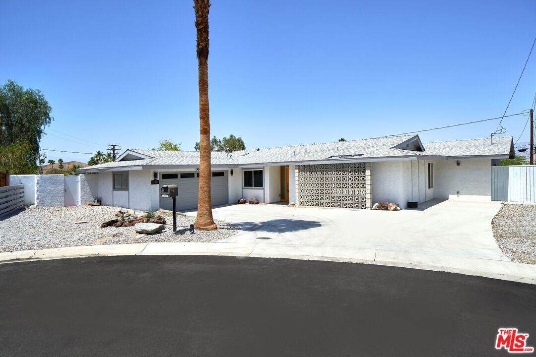 39047 Sherry Cir - Photo 1